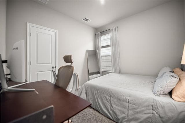 Building Photo - 3225 Hampton Dr