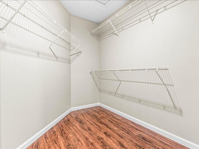 Building Photo - Pets Welcome!  2 bedroom, 2 bathroom single story townhouse