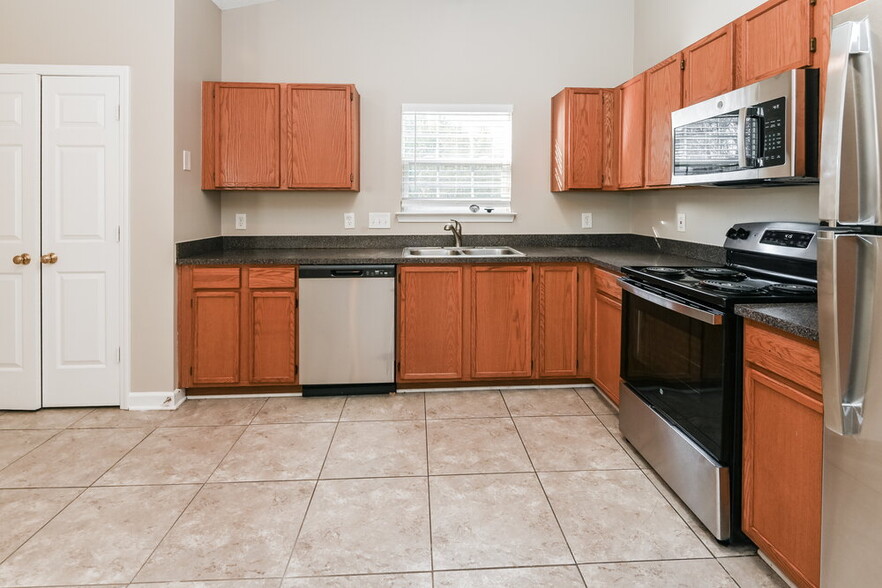 Building Photo - 2431 Fabyan Ln