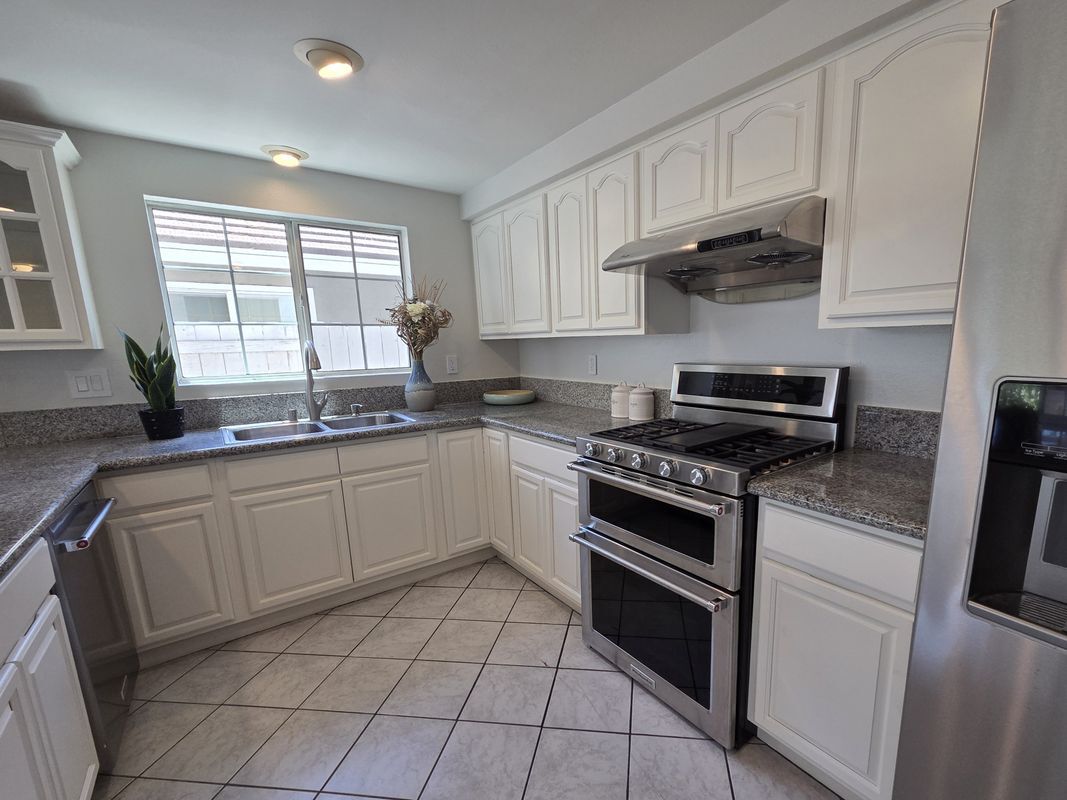 Building Photo - 14232 Matisse Ave