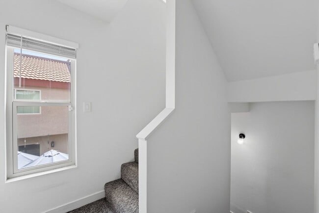 Building Photo - Stylish Dobson Glen Townhome | Updated Kitchen, Loft & Pool Access