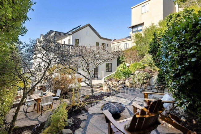 Building Photo - Short term, furnished possible for this magnificent home.