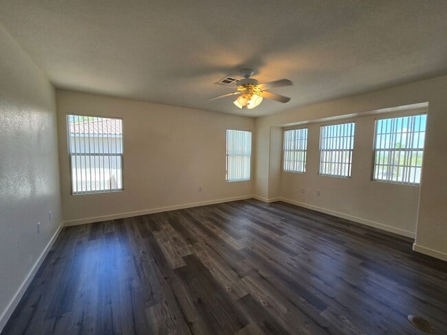 Building Photo - A Fabulous 3 Bedroom Home in Seven Hills