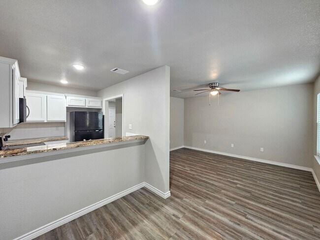 Building Photo - 230 N Mary Jo Dr