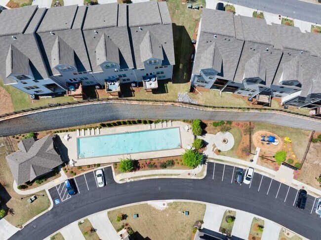 Building Photo - 2170 Manor Pointe Dr