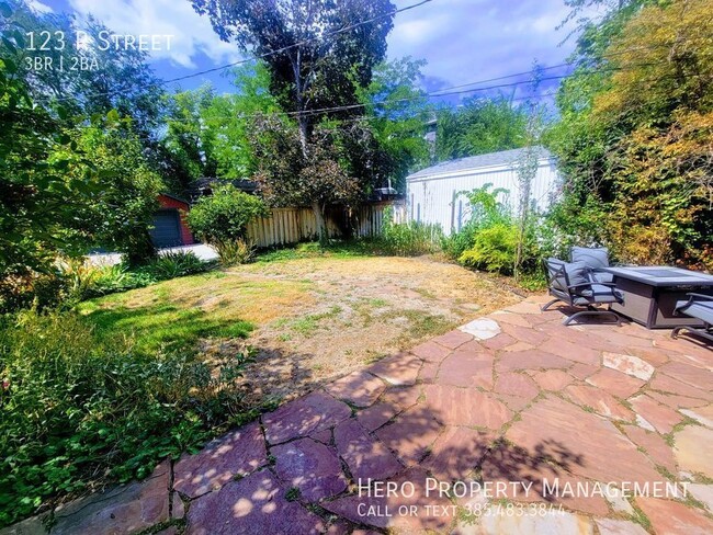 Building Photo - Extremely Desirable Stunning Avenues Home!!!