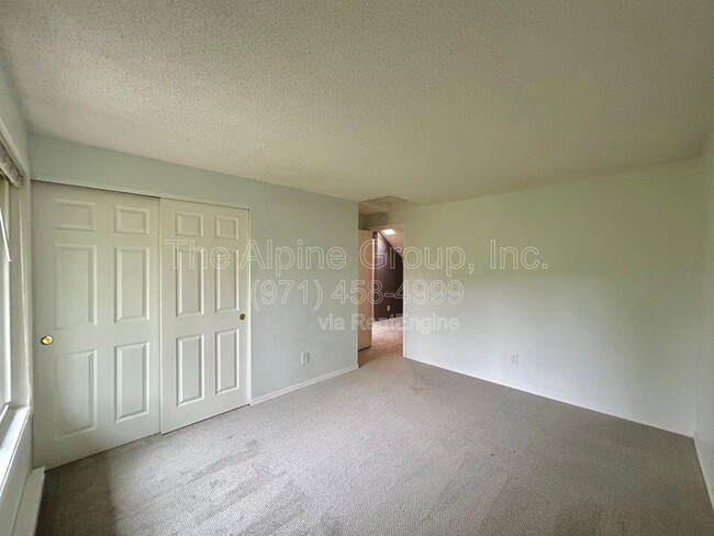 Building Photo - 4905 SW 152nd Ave