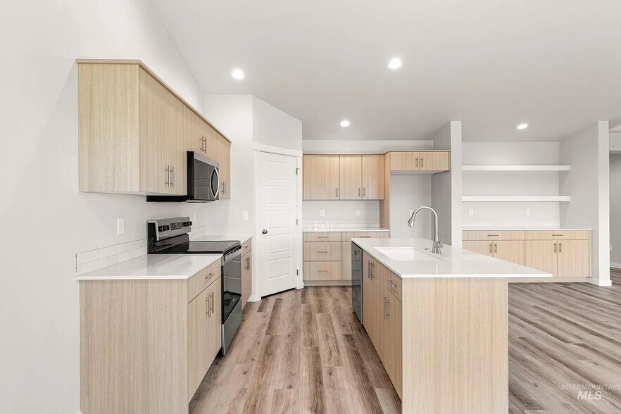 Building Photo - 3831 W Piscina Dr
