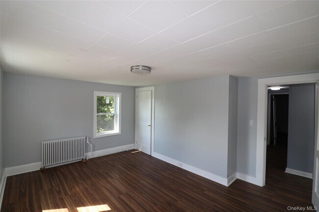 Building Photo - 375 NY-304