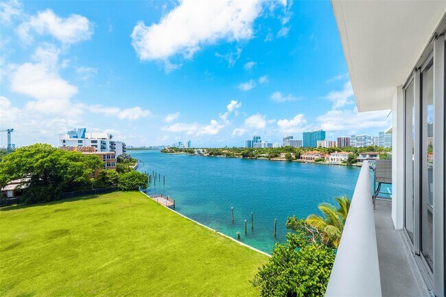 Building Photo - 9901 E Bay Harbor Dr