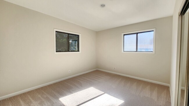 Building Photo - Affordable 2BR close to King St Metro