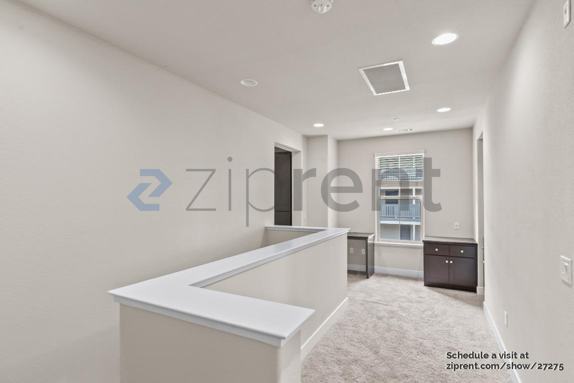 Building Photo - Unit