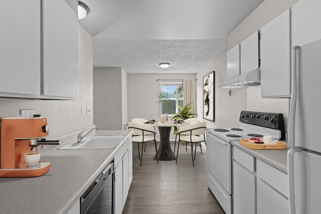 Building Photo - ONE MONTH FREE RENT! 2 bedroom 1 bath in S...