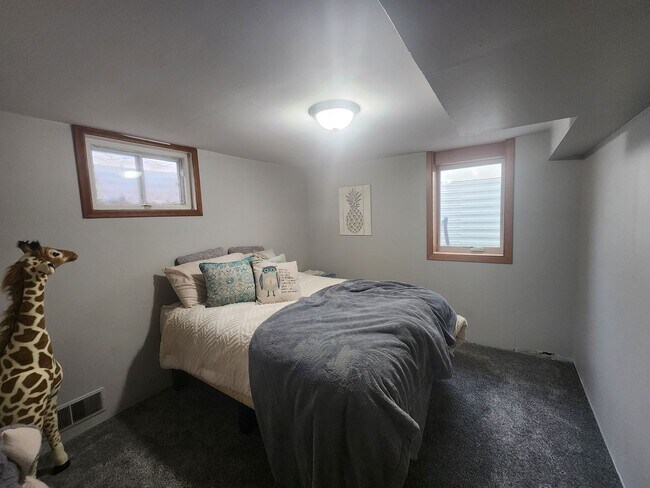 Building Photo - 808 S Jessica Ave