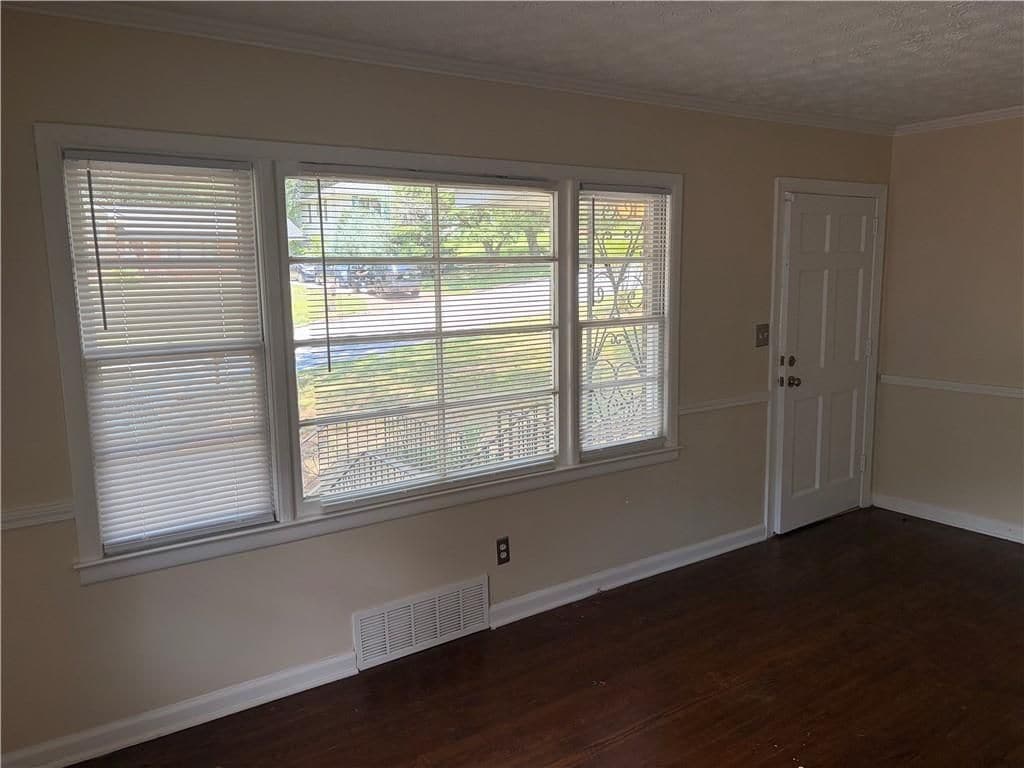 Building Photo - 2064 Montrose Dr
