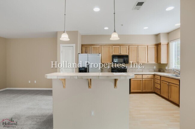 Building Photo - 10882 NE Red Wing Way