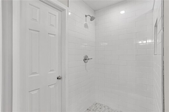 Building Photo - 3527 Chastain Glen Ln NE