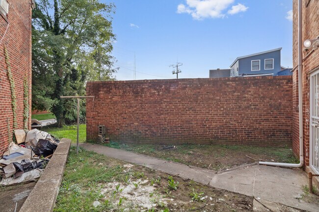 Building Photo - 2915 Oakford Ave