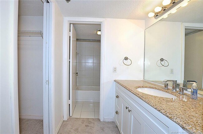 Building Photo - 950 S Kanner Hwy