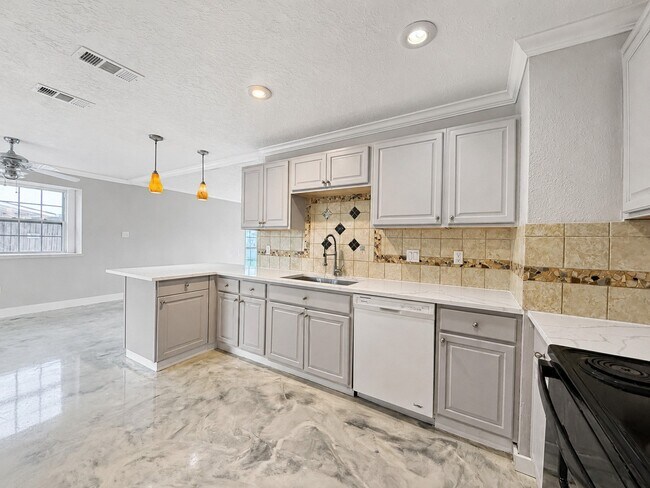 Building Photo - 15719 Red Springs Dr