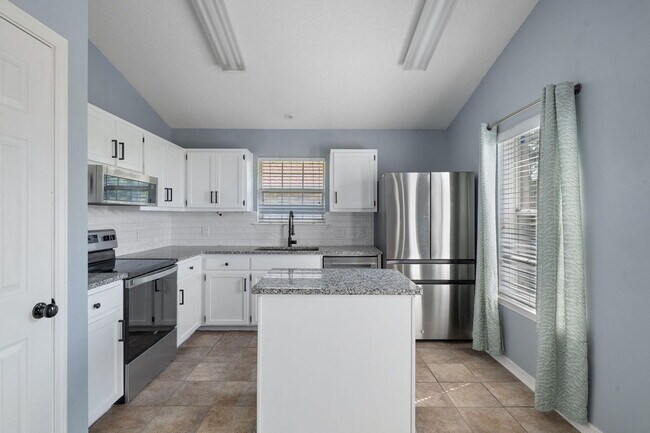 Building Photo - 422 Pristine Water Ln