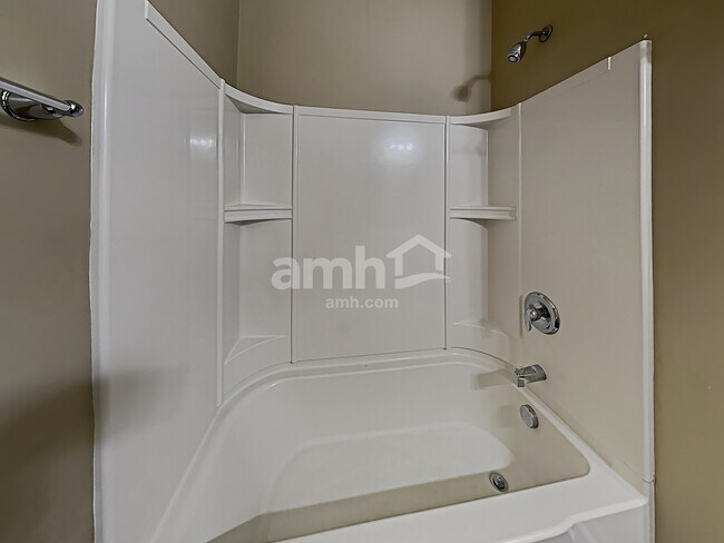 Building Photo - 15476 Old Pond Cir