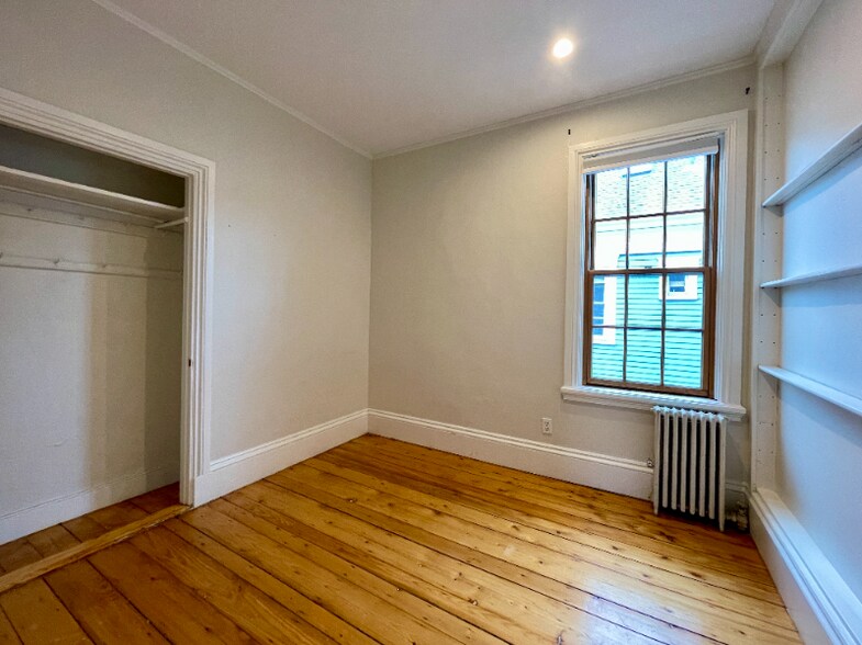 Building Photo - 104 Sheldon St