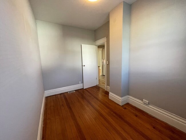Building Photo - 210 S Throop St