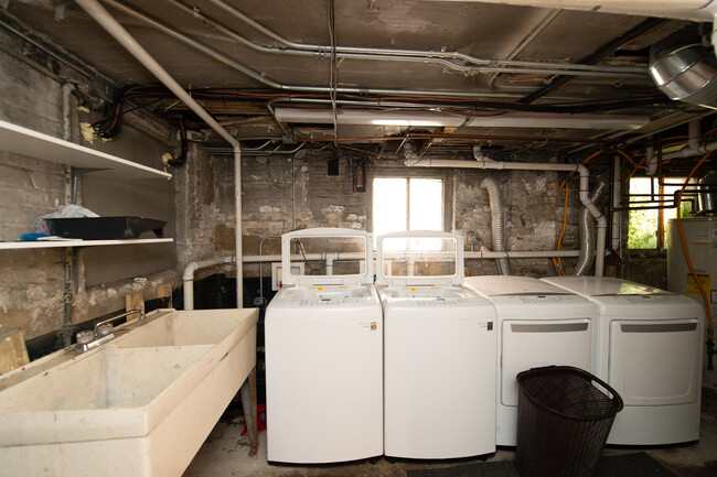 Building Photo - 4807 N Paulina St