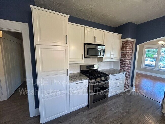 Building Photo - 208 N Washington Ave