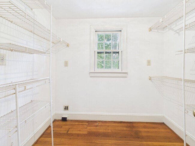 Building Photo - 2253 Brookwood Rd