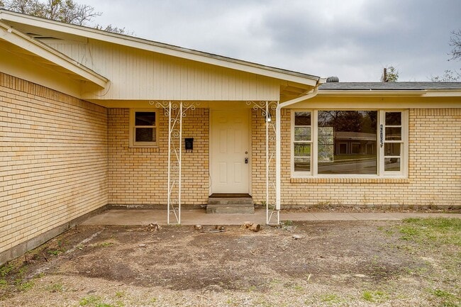 Building Photo - Ready for New Tenants- 3 Bedroom, 1.5 Bath in NRH- Birdville ISD- 76108