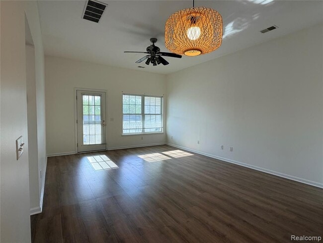 Building Photo - 2710 S Knightsbridge Cir