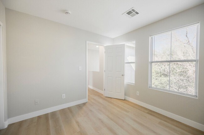 Building Photo - 6075 Las Nubes Dr
