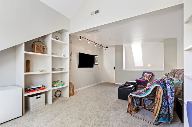 Building Photo - Luxury Condo in SE Boise's most desirable master planned community-Surprise Valley