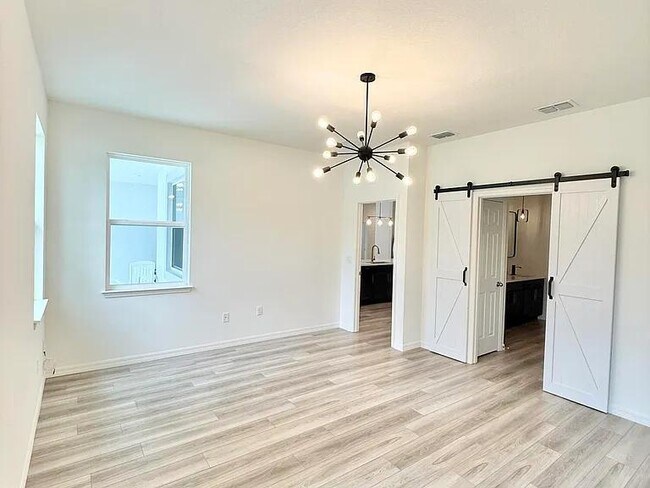 Building Photo - 14 Ethan Allen Dr