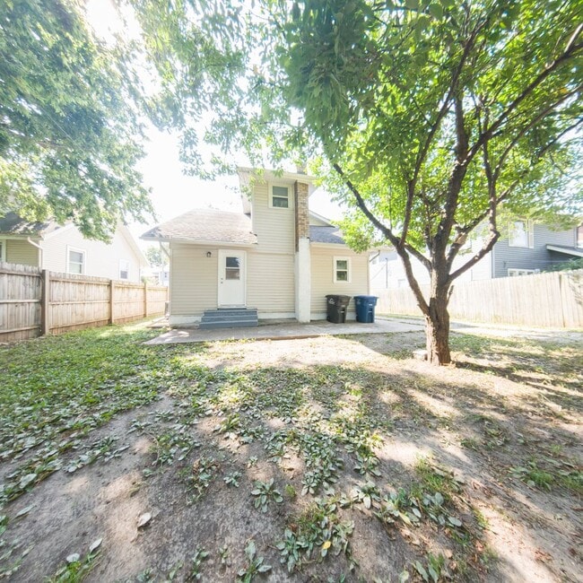 Building Photo - Updated 3 Bedroom 1,800 SQFT Home for Rent