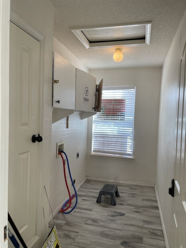 Building Photo - 12353 Tierra Alaska Ave