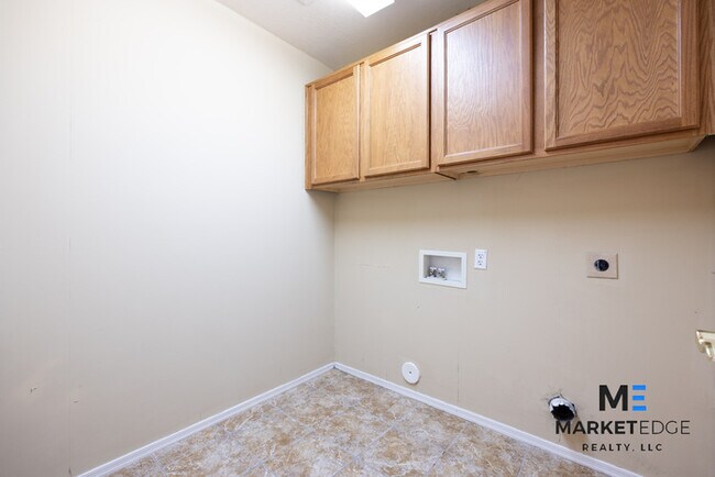 Building Photo - 3Bed/2Bath House at Litchfield Rd/Camelbac...