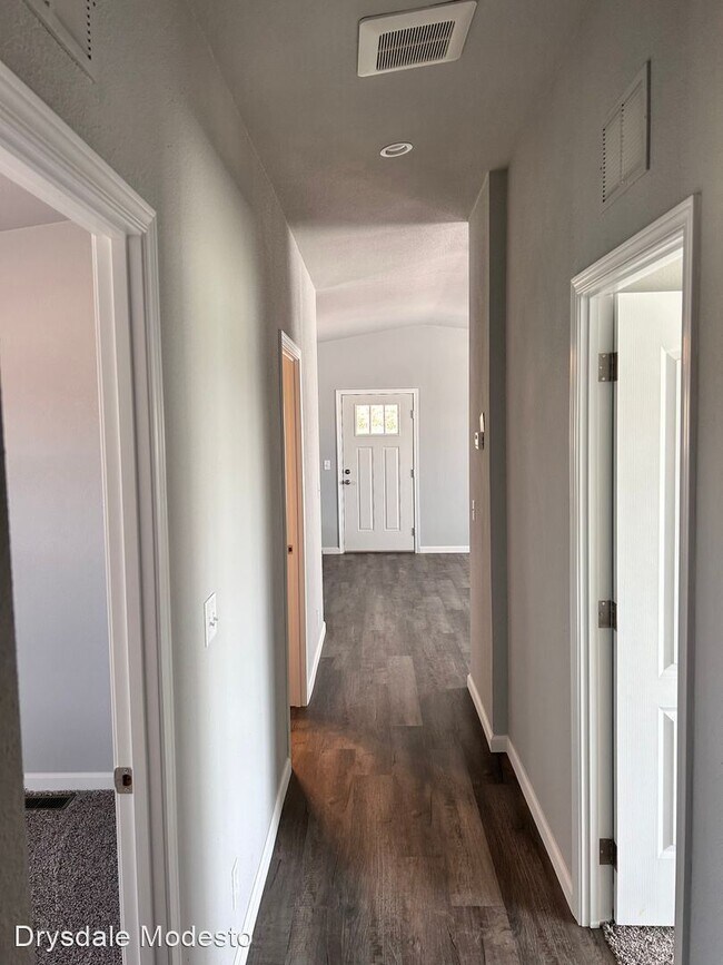 Building Photo - 2 br, 1.5 bath House - 3623 Toomes Rd.