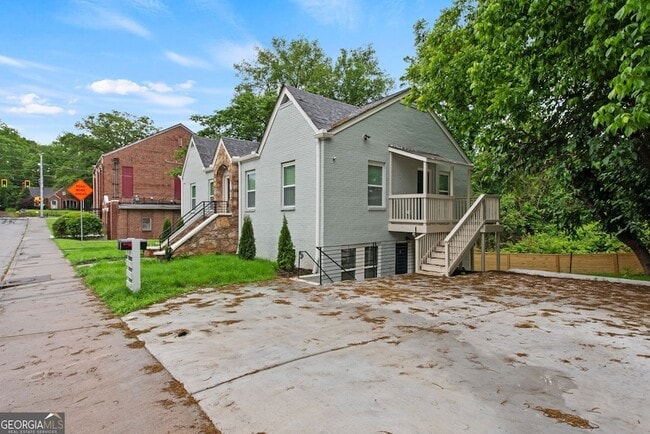 Building Photo - 636 Francis Pl NW