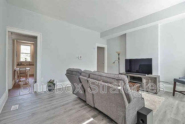 Building Photo - 2280 Loth St