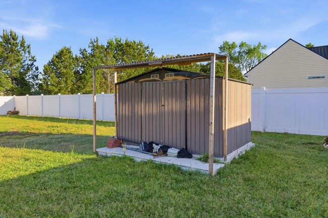 Building Photo - 100 Amandas Way