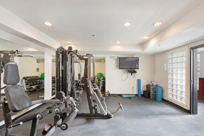 Building Photo - 1331 Grand St