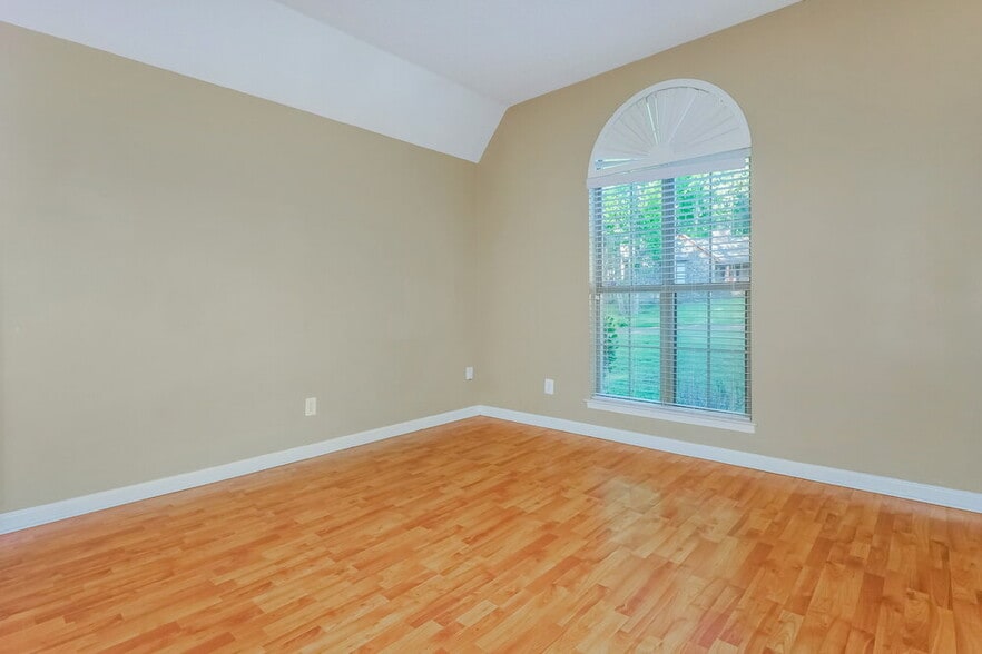 Building Photo - 6670 Tangleberry Cove