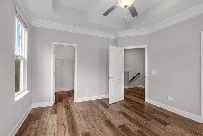 Building Photo - 300 Kara Ln