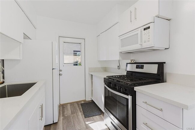 Building Photo - 13842 Hamlin St