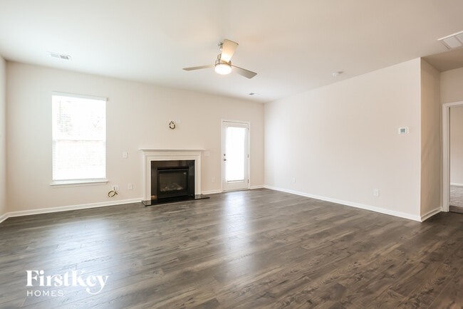 Building Photo - 574 Hillpark Ln