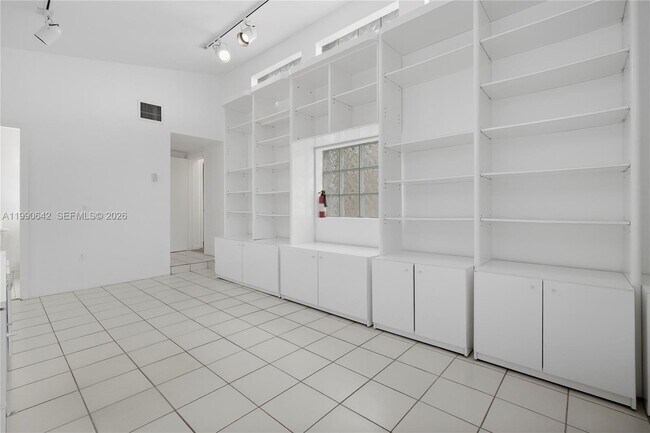 Building Photo - 1845 Daytonia Rd