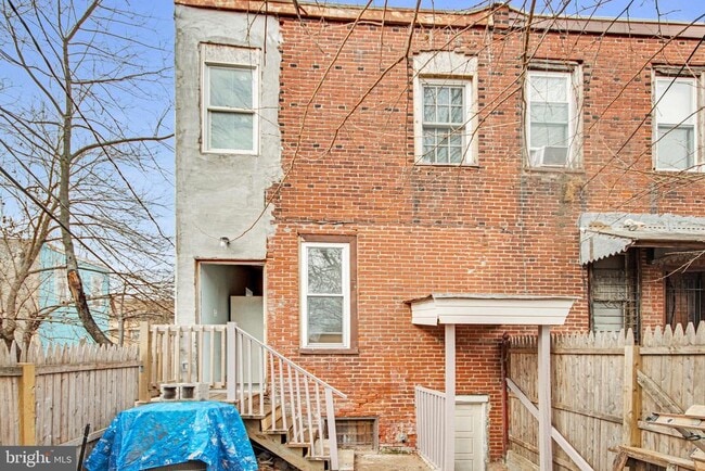 Building Photo - 804 N Front St